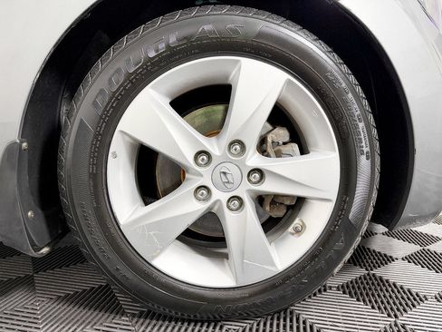 Used 2013 Hyundai Elantra GLS w/ Preferred Pkg FWD image 24