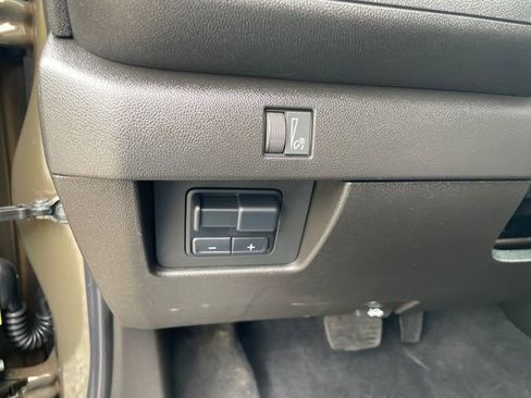 Used 2025 Chevrolet Colorado Trail Boss AWD/4WD image 26