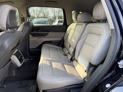 Used 2024 Lincoln Nautilus Reserve image 16