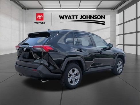 Used 2025 Toyota RAV4 LE AWD/4WD image 4
