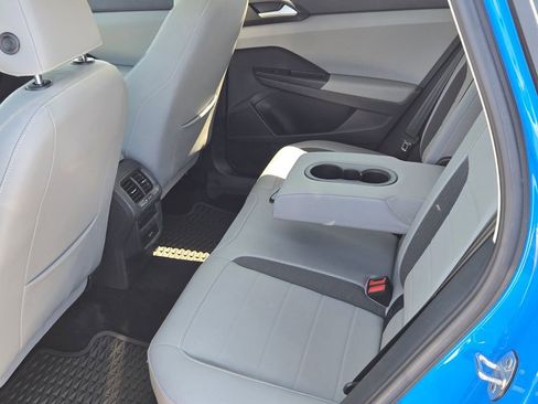 Certified 2023 Volkswagen Taos SE w/ Panoramic Sunroof Package image 8