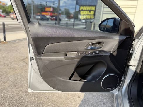 Used 2016 Chevrolet Cruze LT w/ RS Package FWD image 9