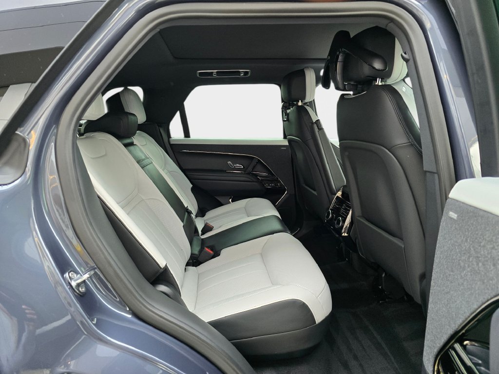 New 2027 Land Rover Range Rover Sport Dynamic SE AWD/4WD image 11