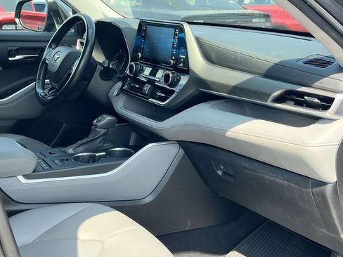 Used 2021 Toyota Highlander XLE AWD/4WD image 27