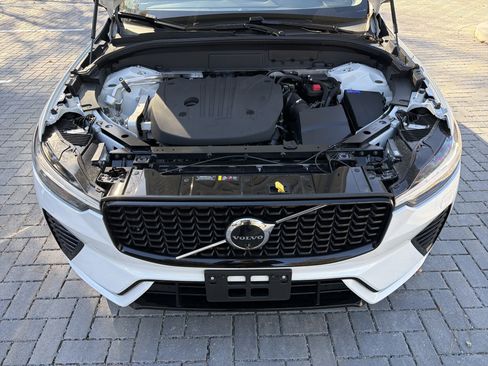 Certified 2025 Volvo XC60 B5 Plus image 36