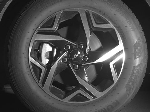 Used 2025 Kia Sportage LX image 11