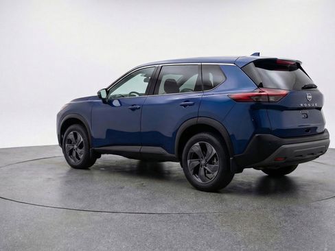 Used 2025 Nissan Rogue SV AWD/4WD image 6