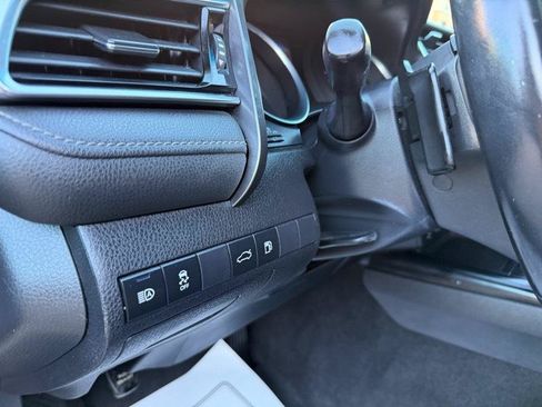 Used 2018 Toyota Camry SE FWD image 49