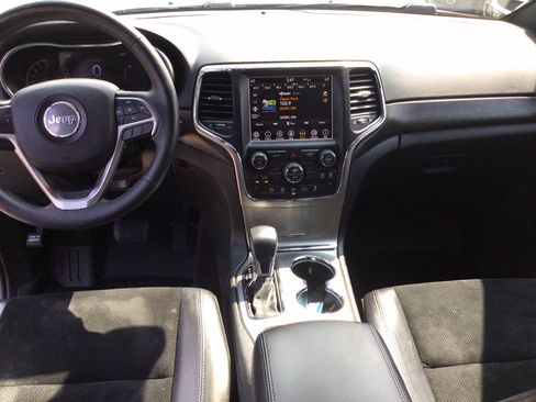 Used 2018 Jeep Grand Cherokee Altitude AWD/4WD image 19