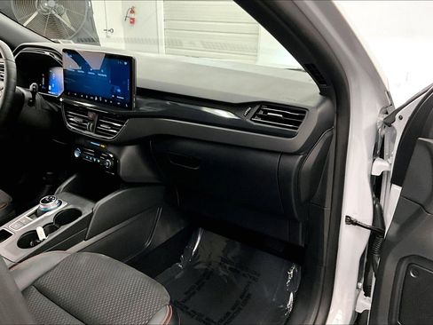 Used 2025 Ford Escape ST-Line w/ Equipment Group 301A FWD image 19