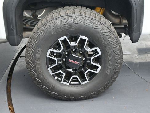 Used 2025 GMC Sierra 2500 AT4X image 24