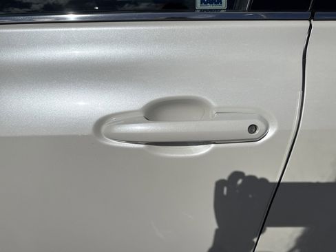 Used 2020 Toyota Highlander Limited image 12