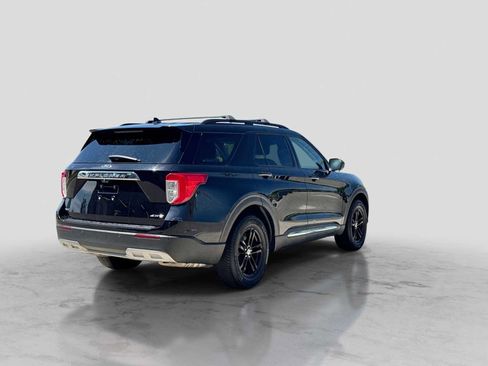 Used 2022 Ford Explorer XLT w/ Equipment Group 202A AWD/4WD image 6