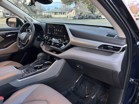 Used 2023 Toyota Highlander Platinum image 27