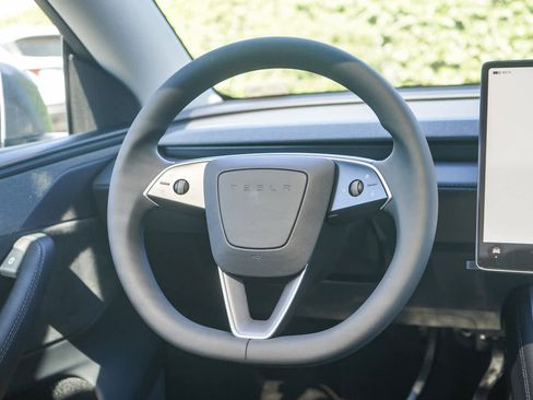 Used 2026 Tesla Model Y 2WD image 13