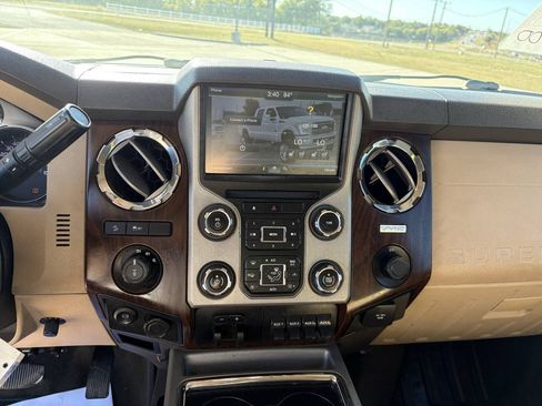 Used 2016 Ford F250 Lariat w/ Lariat Ultimate Package AWD/4WD image 19