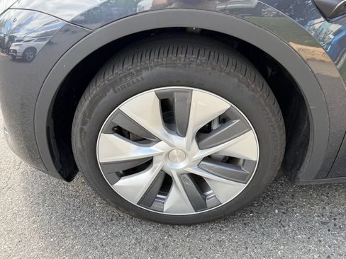 Used 2024 Tesla Model Y Long Range AWD/4WD image 12