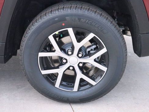 New 2025 Jeep Grand Cherokee Limited w/ Luxury Tech Group II image 19