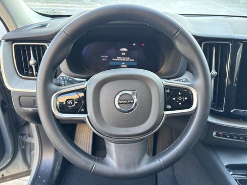Used 2025 Volvo XC60 B5 Plus image 18