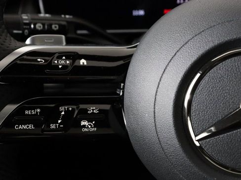 Used 2025 Mercedes-Benz GLC 350e 4MATIC image 19