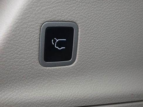 Used 2023 Chrysler Pacifica Touring-L FWD image 25
