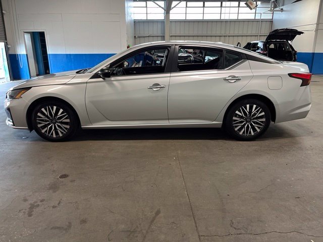 Used 2024 Nissan Altima 2.5 SV FWD image 6