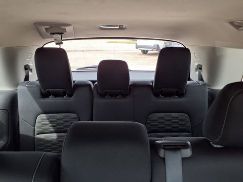 Used 2024 Nissan Pathfinder SV image 13