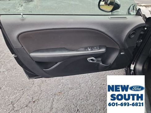 Used 2023 Dodge Challenger SXT image 9