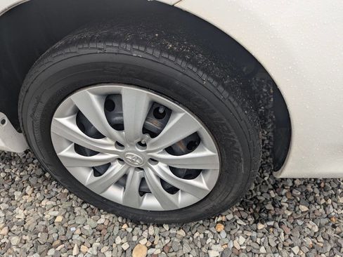 Used 2013 Toyota Corolla LE image 35