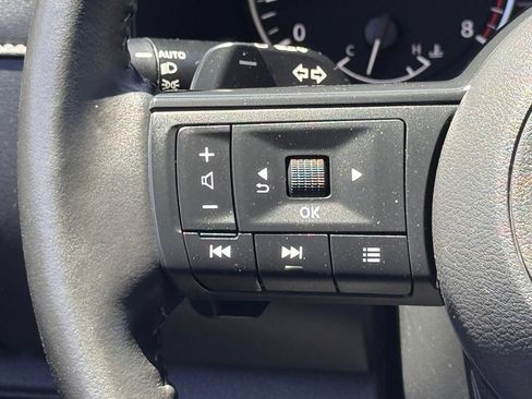 Certified 2025 Nissan Pathfinder SV FWD image 16