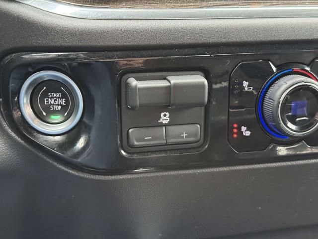 Used 2025 Chevrolet Silverado 1500 LT Trail Boss w/ Convenience Package II AWD/4WD image 30