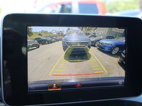 Used 2018 Mercedes-Benz C 300 Sedan w/ Premium Package image 17