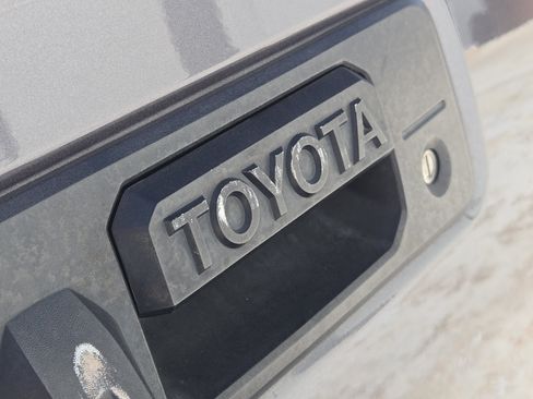 Used 2020 Toyota Tacoma SR5 image 12