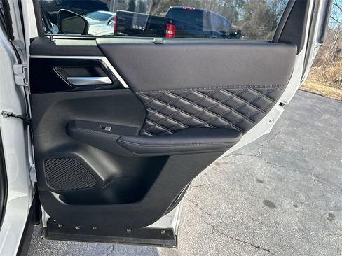 Used 2024 Mitsubishi Outlander SEL image 17