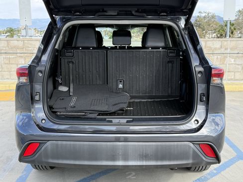 Used 2020 Toyota Highlander XLE image 14