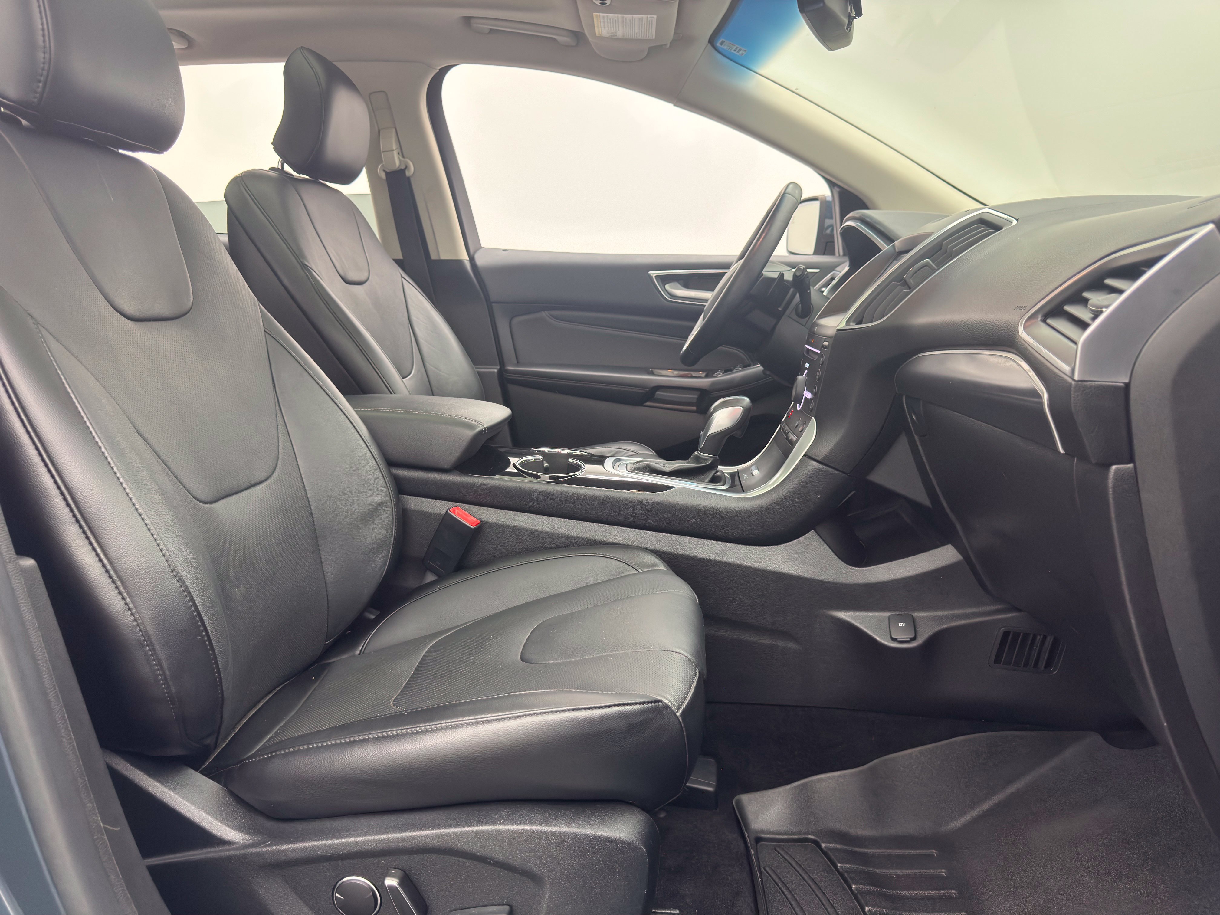 Used 2016 Ford Edge Titanium w/ Equipment Group 301A AWD/4WD image 35