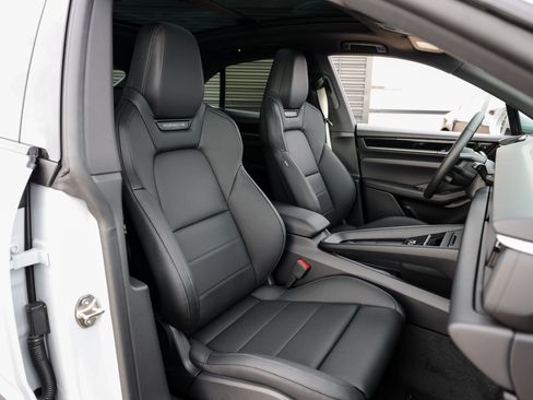 New 2025 Porsche Macan 4S Electric image 29