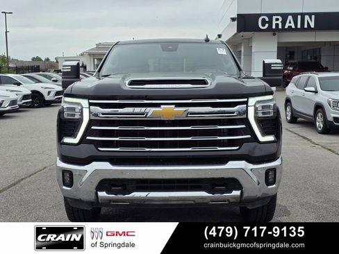 Used 2024 Chevrolet Silverado 2500 LTZ w/ LTZ Convenience Package AWD/4WD image 2