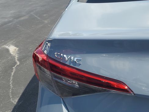 Used 2023 Honda Civic Sport image 6