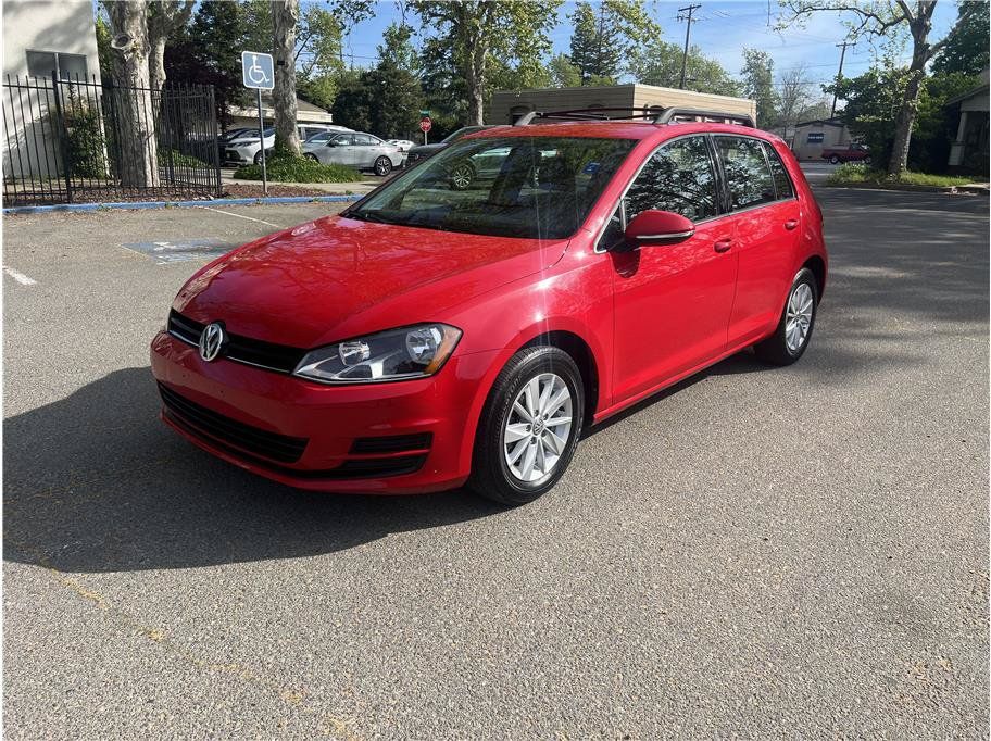 Used 2016 Volkswagen Golf 4-Door FWD image 3