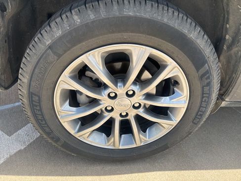 Used 2021 Jeep Cherokee Latitude Lux w/ Comfort/Convenience Group FWD image 6