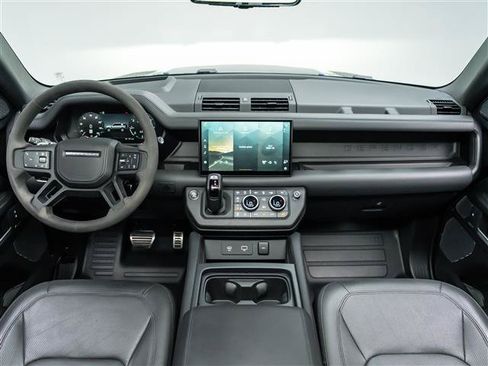Used 2024 Land Rover Defender 110 V8 AWD/4WD image 18