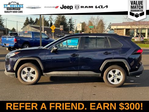 Used 2021 Toyota RAV4 XLE AWD/4WD image 5