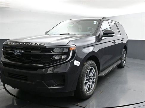 New 2025 Ford Expedition Active image 7