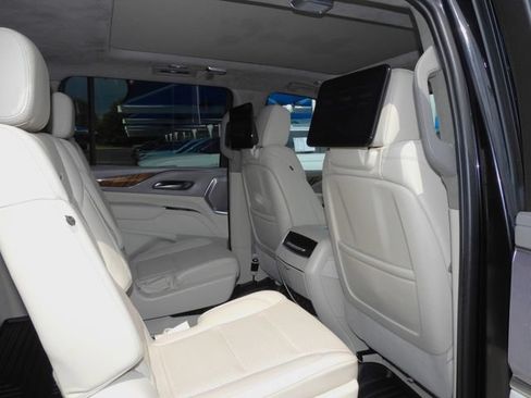 Used 2023 Cadillac Escalade ESV Premium Luxury Platinum w/ Heavy-Duty Trailer Package AWD/4WD image 58