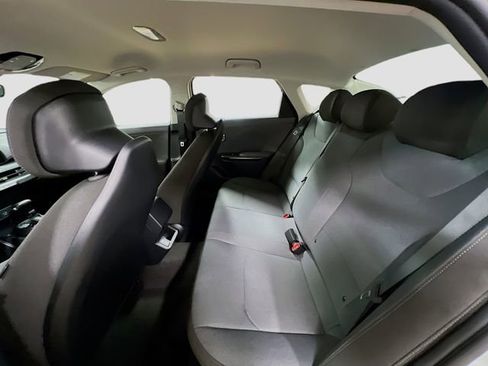 New 2025 Kia K4 LX image 22