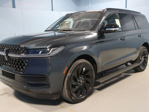 New 2025 Lincoln Navigator Reserve w/ Jet Appearance Package image 31