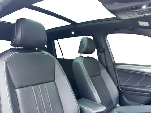 Used 2024 Volkswagen Tiguan SE R-Line image 46