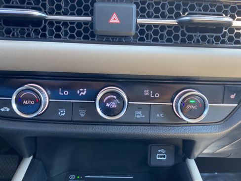 Used 2024 Honda HR-V EX-L image 18