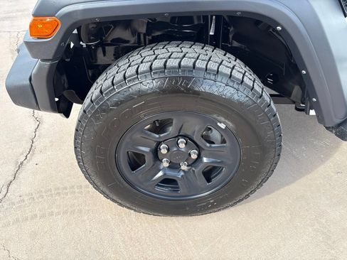 Used 2024 Jeep Wrangler Sport AWD/4WD image 9